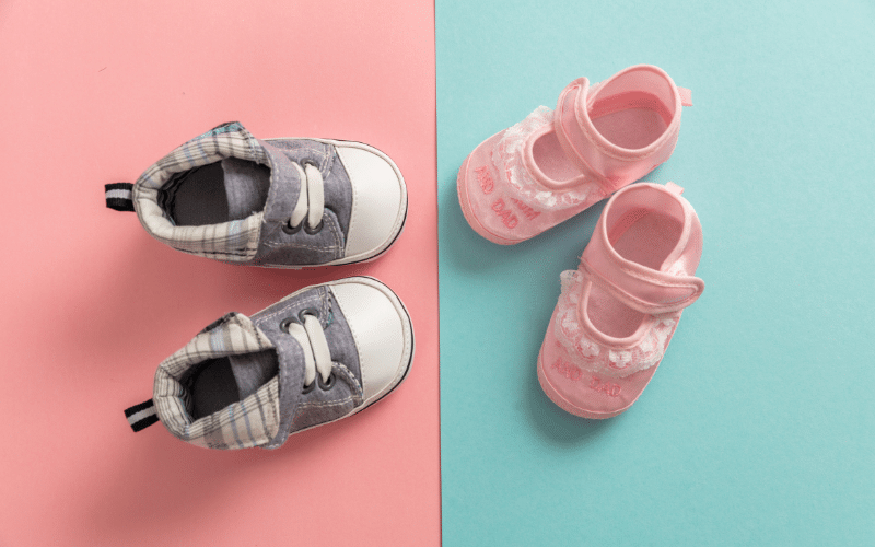 baby shoes announcing baby gender